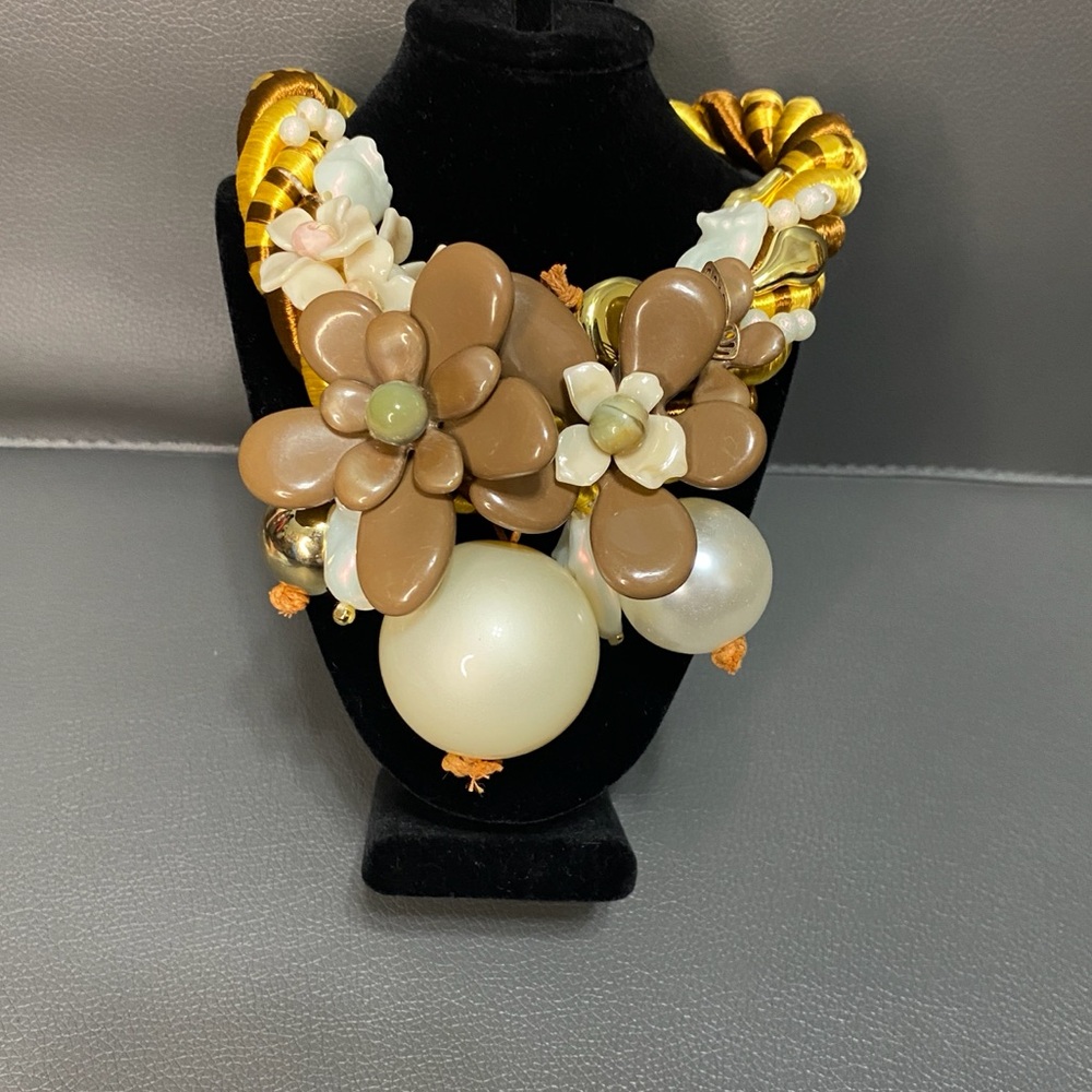 NWOT Bohemian Floral Necklace with Gold and Brown Accents - Picture 3 of 3